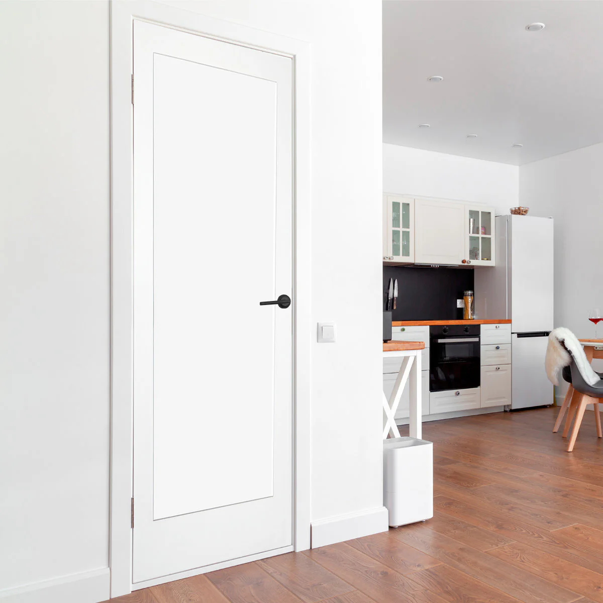 24 in. x 80 in. 1-Panel Shaker Solid Core Primed White MDF Prehung Interior Door with Black Hinges - Image 5